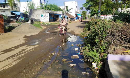 சின்னசேலம் அருகே சாக்கடை நீர் தேங்கி நிற்பதால் நோய் பரவும் அபாயம்