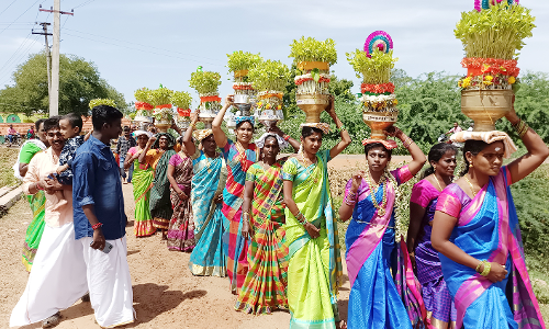 விவசாயம் செழிக்க அம்மனுக்கு முளைப்பாரி விழா