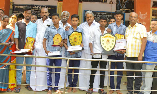 முதல் மதிப்பெண் பெற்ற மாணவர்களுக்கு ஊக்கத்தொகை