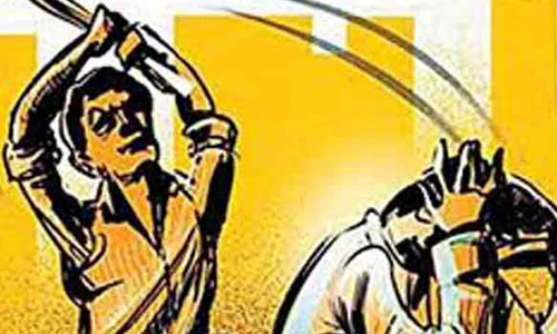 சினிமா தியேட்டர் ஊழியருக்கு அரிவாளால் வெட்டு