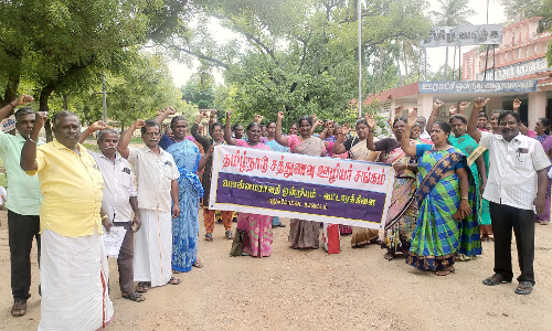 சத்துணவு ஊழியர் சங்கம் ஆர்ப்பாட்டம்