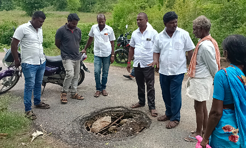 கழனி காட்டூரில்  பாலம் உடைந்ததால் விபத்து ஏற்படும் அபாயம்