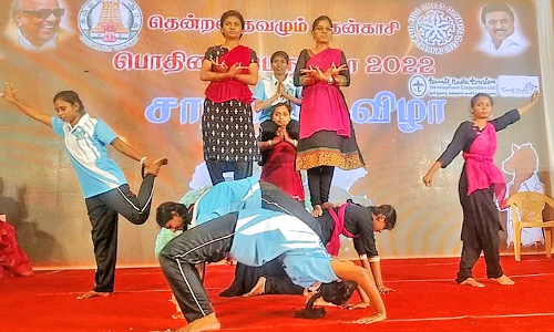 குற்றாலம்  சாரல் விழாவில் யோகா போட்டி