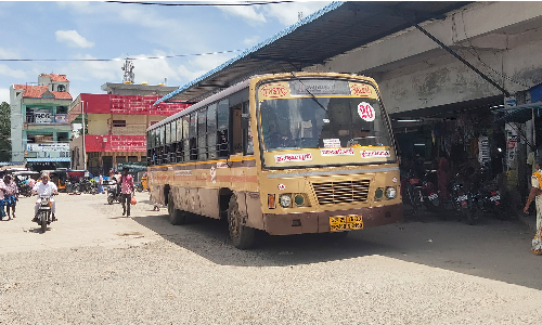 பாலக்கோட்டில்    முறையாக இயக்கப்படாத நகர பேருந்துகளால்   ஊழியர்கள், மாணவர்கள் தவிப்பு