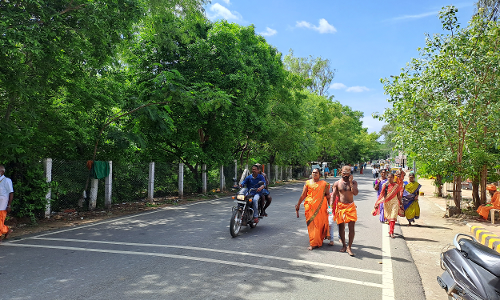 திருவண்ணாமலையில் பக்தர்கள் கிரிவலம்