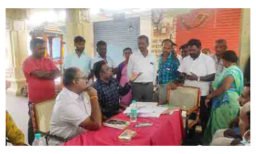 அதியமான் கோட்டையில்  அதிகாரிகள்-பொதுமக்கள் வாக்குவாதத்தால்   கோவில் கடைகள் ஏலம் ஒத்திவைப்பு