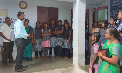 திருச்சியில் அரசு மாணவர் விடுதிகளில் உதவி கலெக்டர் ஆய்வு