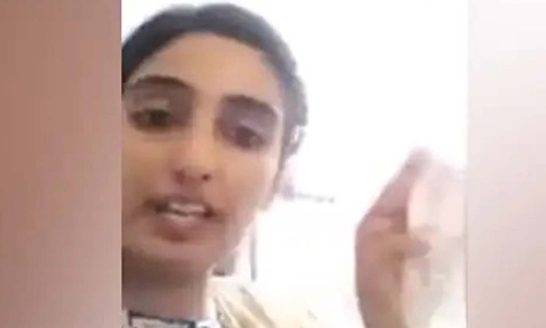 குழந்தைகளுக்கு உணவளிக்க வேண்டுமா? அல்லது அவர்களை கொல்ல வேண்டுமா?- அரசாங்கத்தை விமர்சித்து பெண் வெளியிட்ட வீடியோ