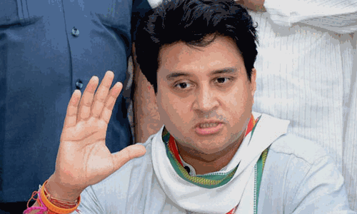 விமான இருக்கையில் புகைபிடித்த சம்பவம் - விசாரணை நடத்த மந்திரி உத்தரவு