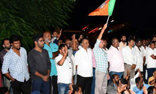 போஸ்டர் விவகாரம் தொடர்பாக தி.மு.க, பா.ஜ.க இடையே தள்ளுமுள்ளு - நள்ளிரவில் கோவையில் பதற்றம்