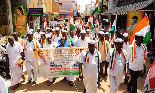 நிலக்கோட்டையில் காங்கிரஸ் கட்சியினர் அமைதிப் பேரணி