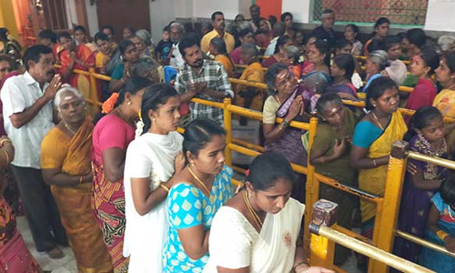 ஆடி கடைசி வெள்ளியை முன்னிட்டு திண்டுக்கல் அம்மன் கோவில்களில் பக்தர்கள் வழிபாடு