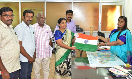 சுதந்திர தின அமுதப்பெருவிழா: பொதுமக்களுக்கு விநியோகிக்க 5 ஆயிரம் தேசிய கொடிகள்