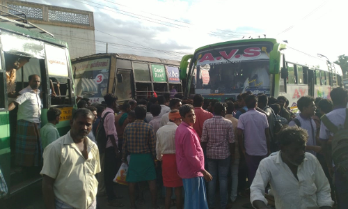 3 பஸ்களை சிறைபிடித்த பொதுமக்கள்