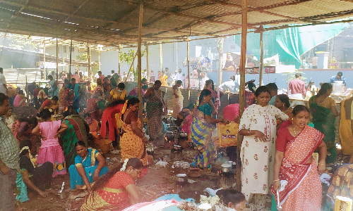 பச்சைவாழி அம்மன் கோவிலில் தீமிதி விழா