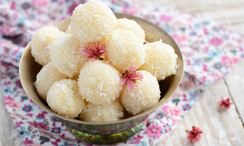 10 நிமிடத்தில் செய்யலாம் தேங்காய் லட்டு