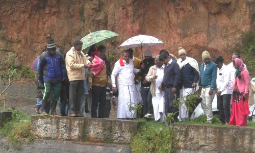 ஊட்டியில் மழையால் பாதிக்கப்பட்ட மக்களுக்கு நிவாரண உதவிகள்