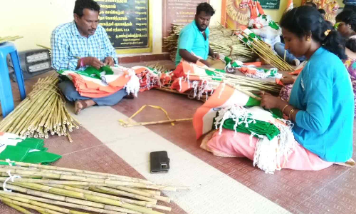 மாமல்லபுரம் பேரூராட்சி சார்பில் 6,000 வீடுகளுக்கு இலவசமாக தேசிய கொடி