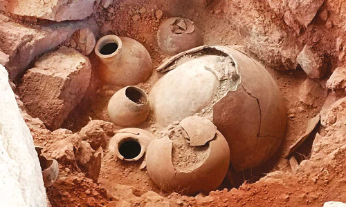 ஆதிச்சநல்லூரில் 2 மூடிகளுடன் கூடிய முதுமக்கள் தாழி கண்டுபிடிப்பு