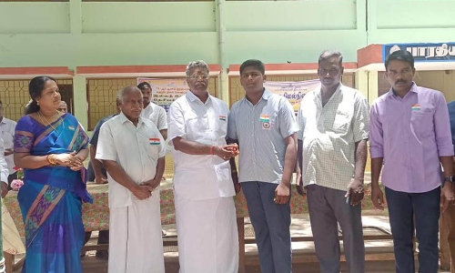 மாணவர்களுக்கு பாராட்டு விழா