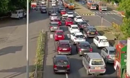 மதுராந்தகம் அருகே ஓங்கூர் பாலத்தை கடக்க 10 கி.மீ. தூரம் காத்திருக்கும் வாகனங்கள்