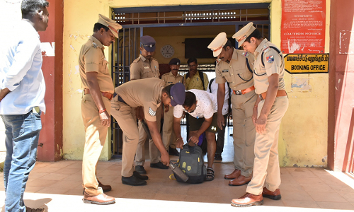 75 வது ஆண்டு சுதந்திர தின விழா  கடலூர் மாவட்டத்தில் 1900 போலீசார் தீவிர கண்காணிப்பு