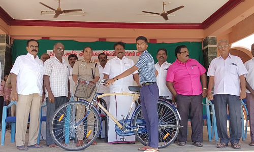 மாணவ-மாணவிகளுக்கு விலையில்லா சைக்கிள்