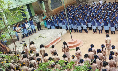 பென்னாகரம் அரசு பள்ளியில்   பெண் குழந்தைகள் பாதுகாப்பு  குறித்து விழிப்புணர்வு