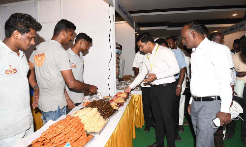 தூத்துக்குடியில் உகந்த உணவு கண்காட்சி கலெக்டர் செந்தில்ராஜ் தொடங்கி வைத்தார்