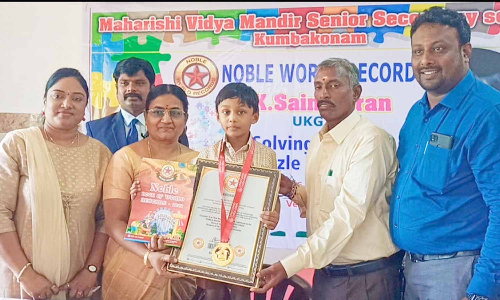 29.5 நிமிடங்களில் 300 புதிர் அட்டைகளை   இணைத்து 5 வயது சிறுவன் சாதனை