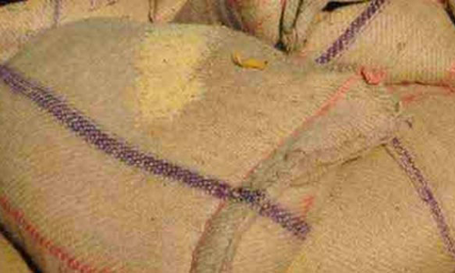 ரெயில் மூலம் ஆந்திராவுக்கு கடத்த முயன்ற ரேஷன் அரிசி பறிமுதல்