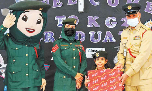 சிறுமியின் ஆசையை நிறைவேற்றிய துபாய் போலீசார்