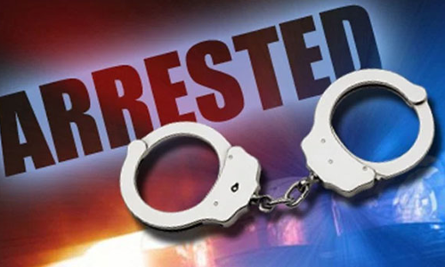 பெண்களை கேலி செய்ததை தட்டிக்கேட்ட  சப் -இன்ஸ்பெக்டருக்கு  மிரட்டல் - 2 பேர் கைது