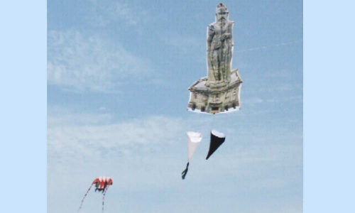 மாமல்லபுரத்தில் நடைபெறும் பட்டம் விடும் திருவிழாவை முதல் நாளில் 8 ஆயிரம் பேர் கண்டு ரசித்தனர்