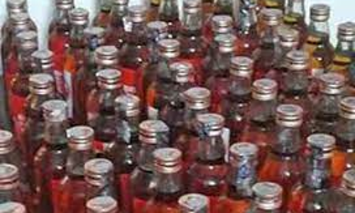 சட்டவிரோதமாக கடத்தி வரப்பட்ட 390 மது பாட்டில்கள் வாகனத்துடன் பறிமுதல்