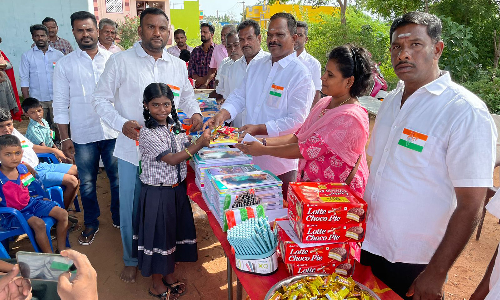 சுதந்திர தின  விழாவில் நலத்திட்ட உதவிகள்