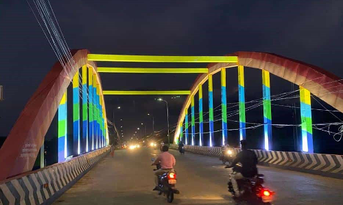 தென்காசியில் ஒற்றுமையை பறைசாற்றும் வானவில் மேம்பாலம்