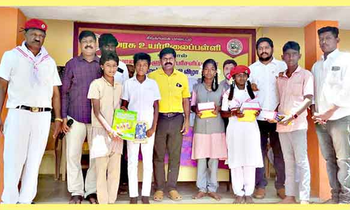 சிறந்த மாணவர்களுக்கு பரிசு