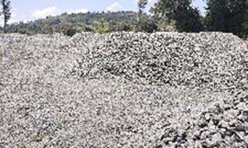 கல்வராயன்மலையில் கிடப்பில் போடப்பட்ட  சாலை அமைக்கும் பணி:  கிராம மக்கள் வேதனை