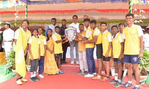 சர்வதேச போட்டிகளில் வெற்றி பெற மாணவர்கள் முயற்சி செய்ய வேண்டும்