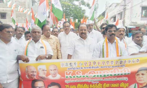 காங்கிரஸ் கட்சியினருக்கு தேசிய கொடியை பிடிக்கவும், திருப்பி பிடித்து தடியாக மாற்றவும் தெரியும்- ஈவிகேஎஸ் இளங்கோவன்