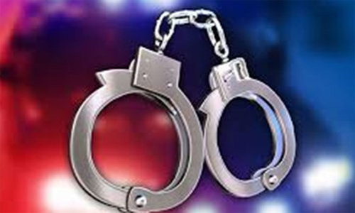 மோட்டார் சைக்கிளில் கஞ்சா கடத்திய 5 வாலிபர்கள் கைது