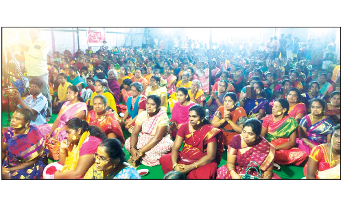 பாப்பாரபட்டியில்  1008 பெண்கள் கலந்து கொண்ட சுமங்கலி பூஜை