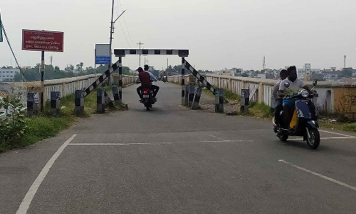 பழைய பாலத்தில் போக்குவரத்து தொடங்கியது