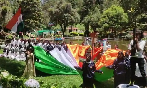 குன்னூர் சிம்ஸ் பூங்காவில் கல்லூரி மாணவிகளின் விழிப்புணர்வு நாடகம்