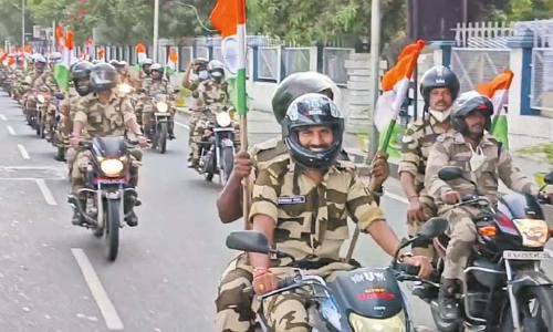 பழவந்தாங்கல் முதல் விமான நிலையம் வரை மத்திய தொழிற்படை போலீசார் மோட்டார் சைக்கிள் பேரணி