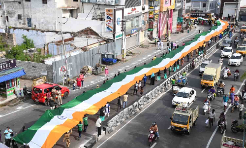 திருப்பூரில் சுதந்திர தின பவளவிழாவையொட்டி பிரம்மாண்ட பேரணி -  அலைகடலென திரண்ட பள்ளி-கல்லூரி மாணவர்கள்