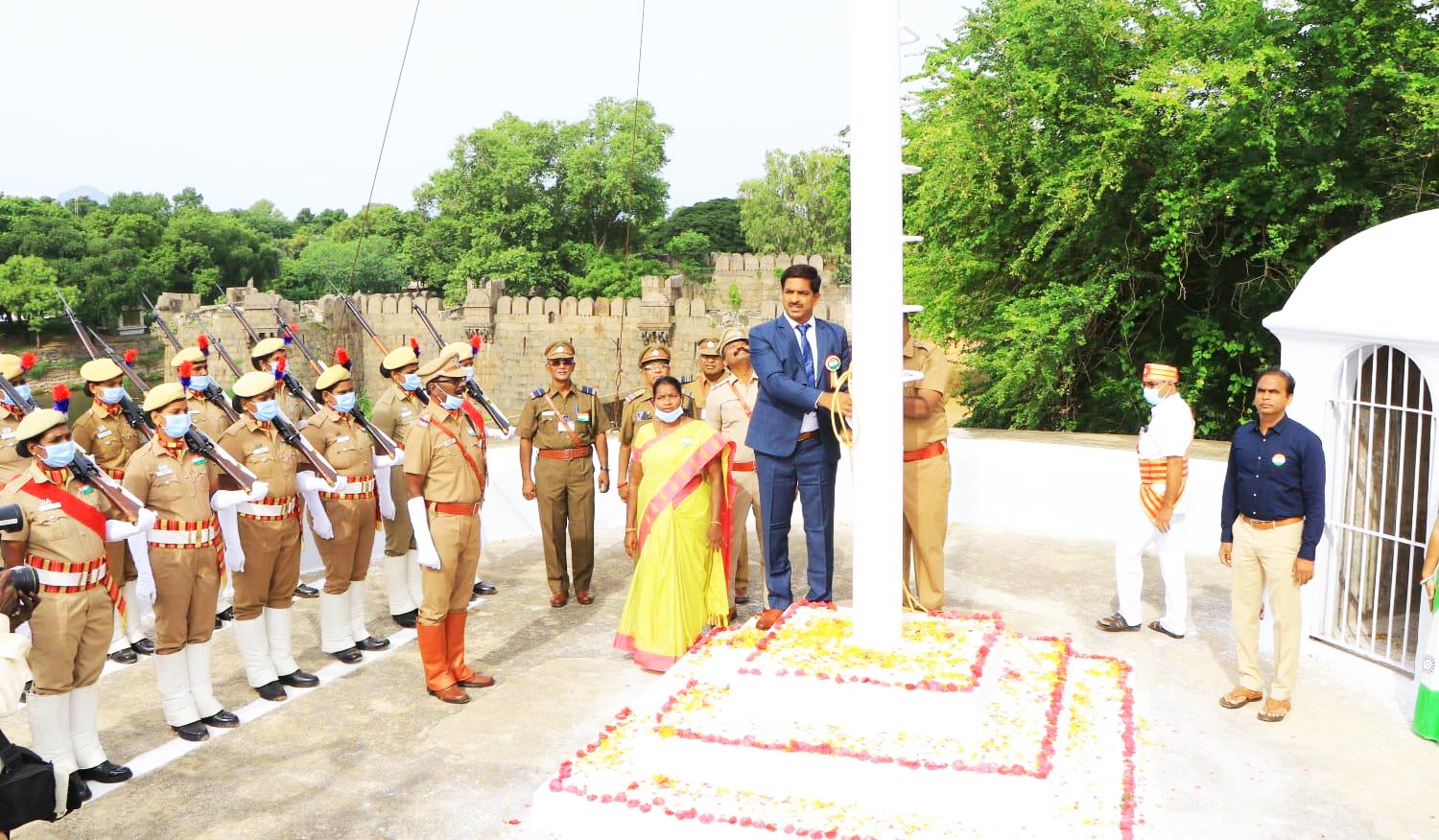 வேலூர் கோட்டையில் சுதந்திர தின விழா கொண்டாட்டம் வேலூர் கோட்டையில் சுதந்திர தின விழா கொண்டாட்டம்