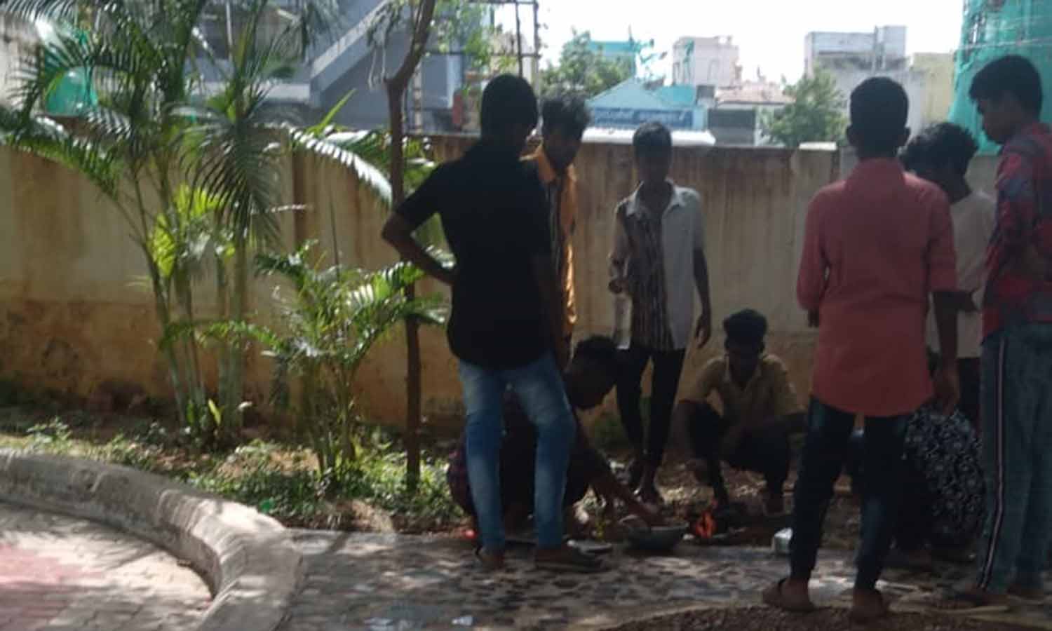 திருச்சி அறிவியல் பூங்காவில் சமூக விரோத கும்பல் அட்டூழியம்-பொதுமக்கள் அச்சம் திருச்சி அறிவியல் பூங்காவில் சமூக விரோத கும்பல் அட்டூழியம்-பொதுமக்கள் அச்சம்