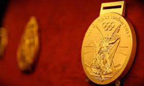 தங்கப்பதக்கம் வென்ற வீராங்கனைக்கு பாராட்டு